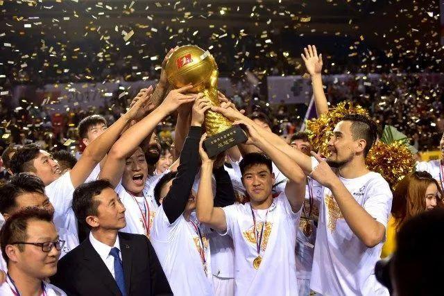 福克斯32分利拉德三分绝杀 雄鹿加时险胜国王